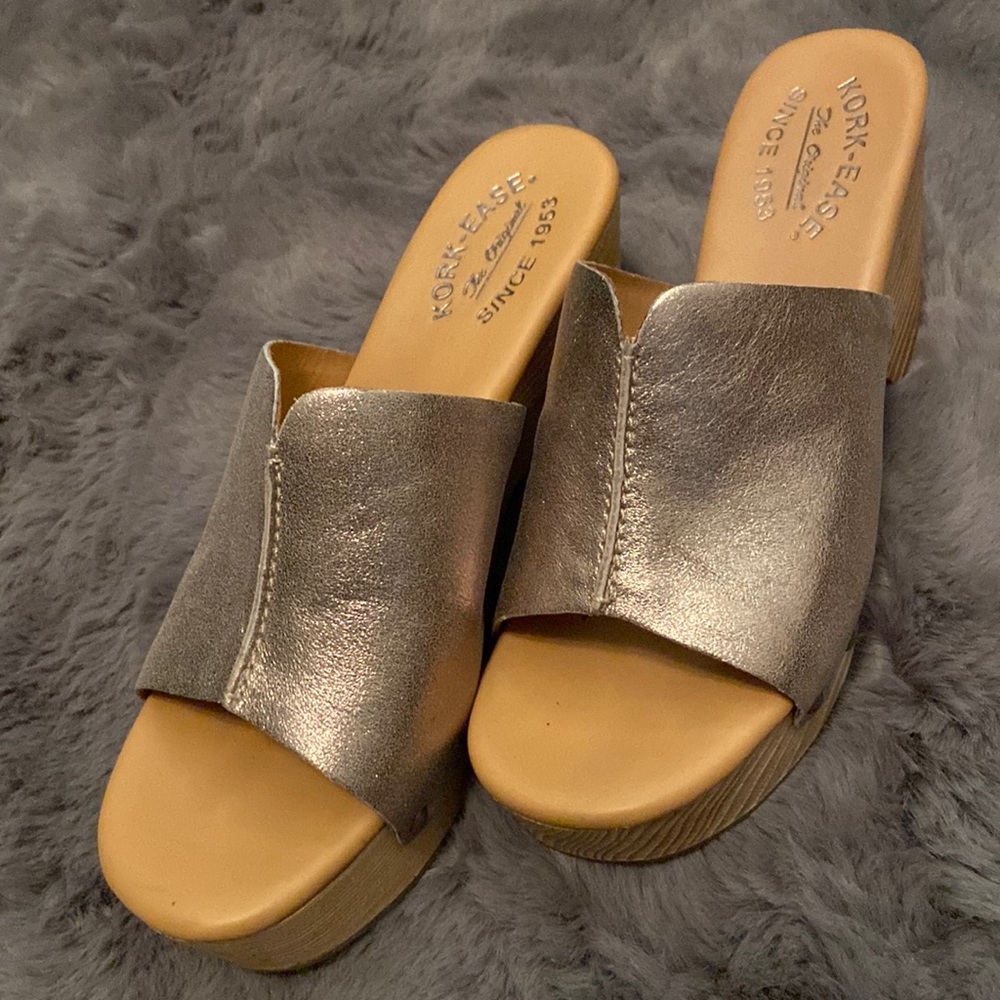 Kork-ease size 8, metallic slides.